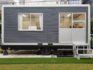 デザイズミ　トレーラーボックスで業務＠うめきた外庭SQUARE