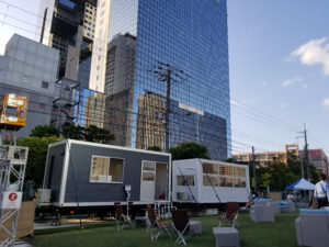 デザイズミ　トレーラーボックスで業務＠うめきた外庭SQUARE