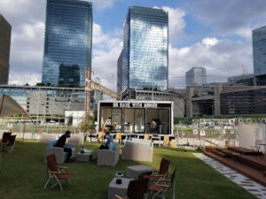 デザイズミ　トレーラーボックスで業務＠うめきた外庭SQUARE