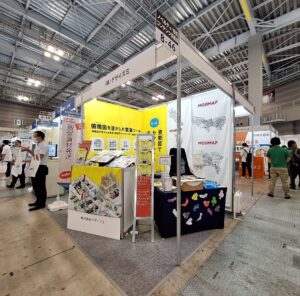 DXPO東京'23 デザイズミのブース。展示内容は「伝わる俯瞰図」と「MOJIMAP」